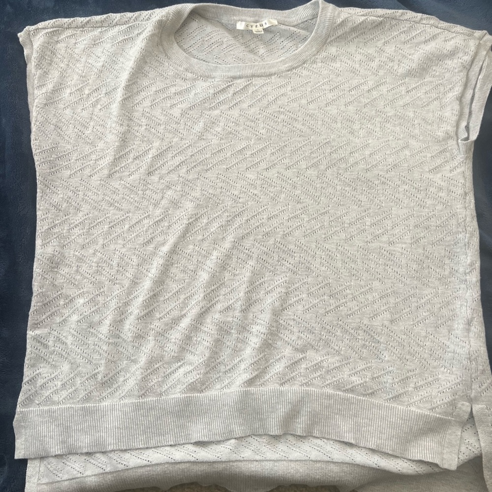 Light grey knit short sleeve lightweight sweater